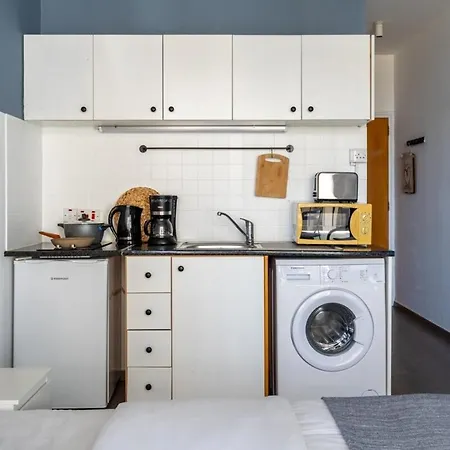 Quartz - Cozy W Balcony In لارنكا