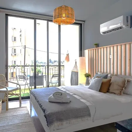 Quartz - Cozy W Balcony In * Λάρνακα